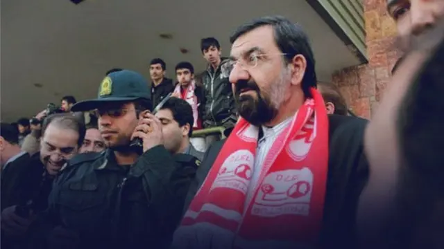 محسن رضایی با شال تراکتور