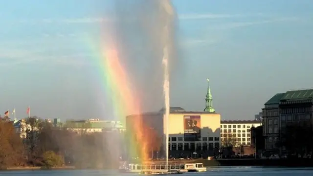 نافورة مياه