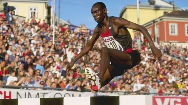 Le triple champion du monde de steeple, Moses Kiptanui