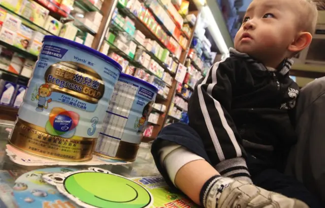 一些婴幼儿由于体质不同,会对普通奶粉过敏。(图文无关)