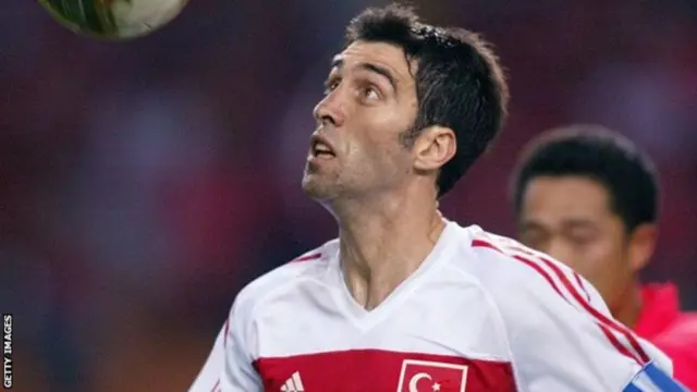 የቱርካዊው የእግር ኳስ ኮከብ ጉዞ ከታዋቂ ፖለቲከኛነት እስከ ታክሲ ሹፌርነት