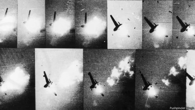 வினோத் நேவால் சுட்டு வீழ்த்தப்பட்டு கீழே விழும் விமானம்