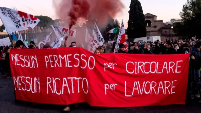 Protesto contra vacinas na Itália