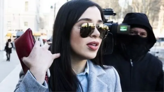 許多人對科羅內爾當時在審判期間仍在外炫富感到震驚