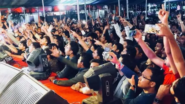 তরুণ প্রজন্মের মধ্যে আইউব বাচ্চুর অসাধারণ জনপ্রিয়তা।