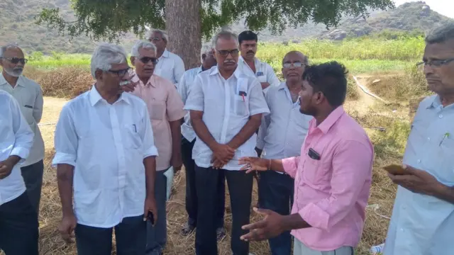 సీపీఎం కేంద్ర కమిటీ సభ్యులతో సంఘటన గురించి మాట్లాడుతున్న కోటయ్య కుమారుడు వీరాంజనేయులు