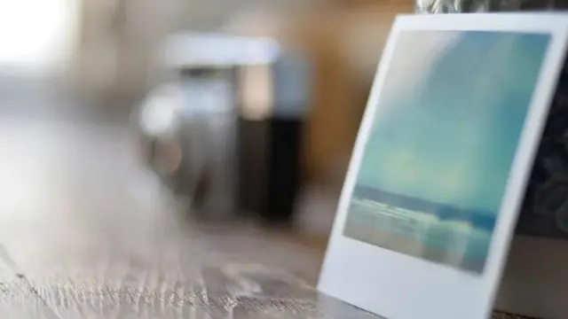 Una foto en un escritorio