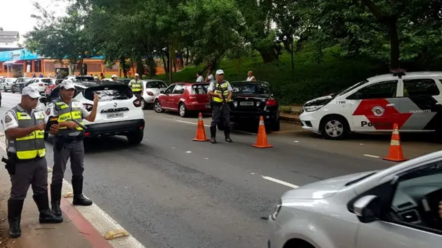 Policiais durante operaçãoestrategia terminais roletaSão Paulo