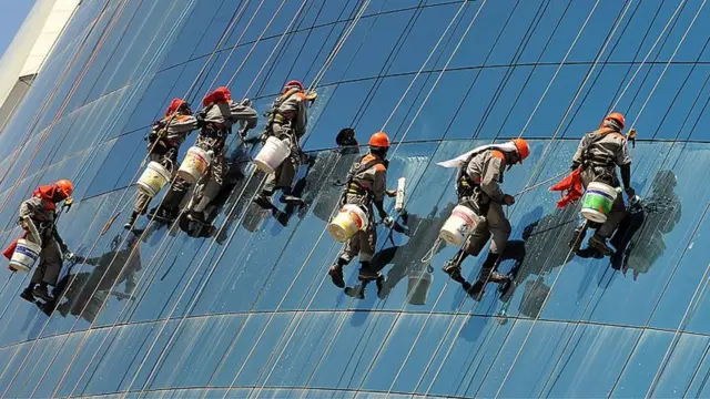 د تېر کال وروستیو کې د بن لادن شرکت وویل، د ۷۰۰۰۰ کارکوونکو استحقاقونه به ورکړي