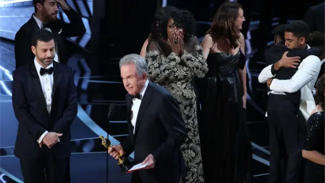 沃伦·比蒂在台上