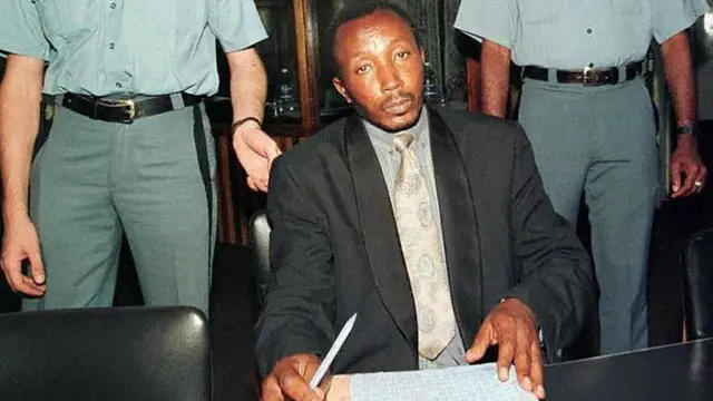 Жан-Поль Акайєсу