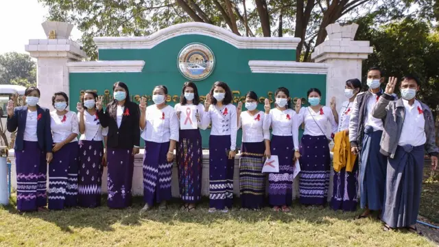 နေပြည်တော်မှာ တွေ့ရတဲ့ ဖဲကြိုးနီလှုပ်ရှားမှု