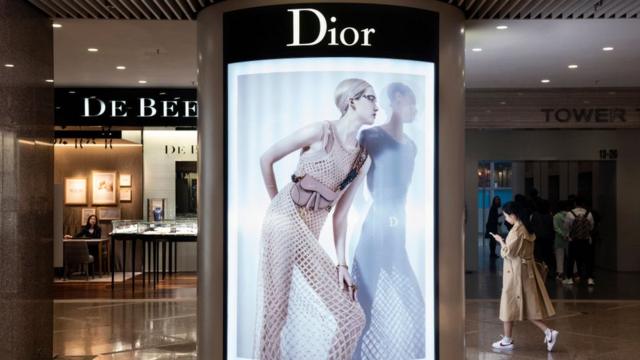 Cartel de publicidad de Dior.