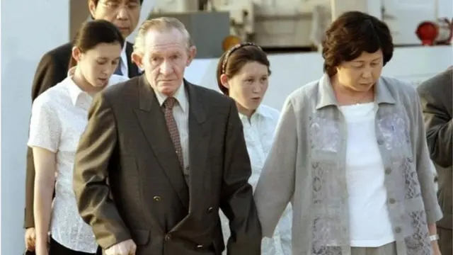 पत्नी और बेटियों के साथ जापान पहुंचे चार्ल्स