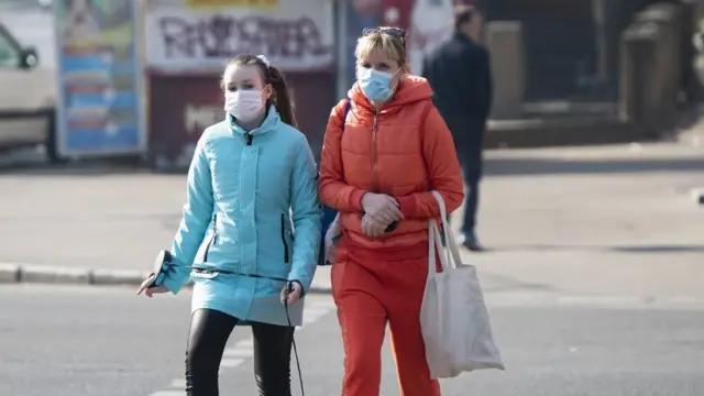 Як Україна буде виходити з карантину. Версії преси й влади