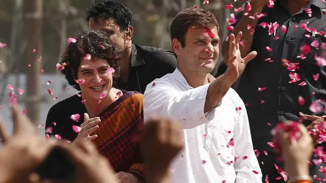 અમેઠીમાં પ્રચાર કરતા રાહુલ ગાંધી અને પ્રિયંકા ગાંધી