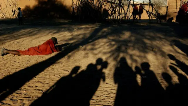 Mfugaji karibu na mji wa Malambo nje ya Ngorongoro