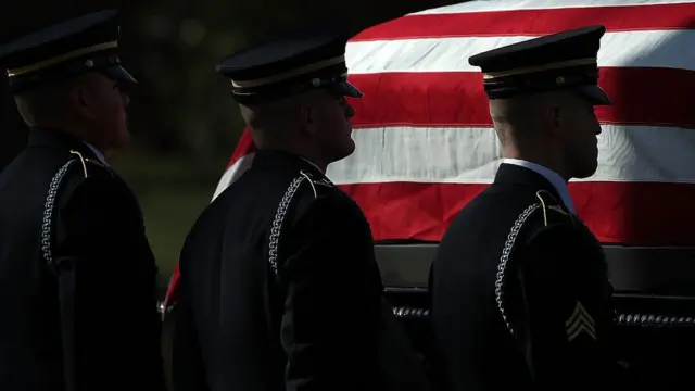 미군 유해 안치 작업