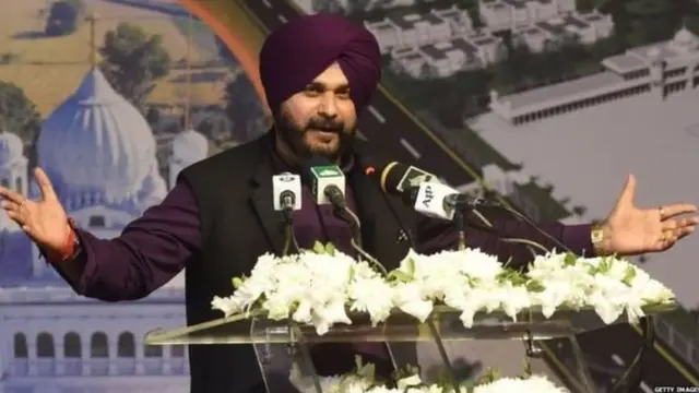 ਕਰਤਾਰਪੁਰ ਲਾਂਘੇ ਦੇ ਪਾਕਿਸਤਾਨ ਵਿੱਚ ਰੱਖੇ ਗਏ ਨੀਂਹ ਪੱਥਰ ਰੱਖਣ ਦੇ ਸਮਾਰੋਹ ਦੌਰਾਨ ਨਵਜੋਤ ਸਿੰਘ ਸਿੱਧੂ।