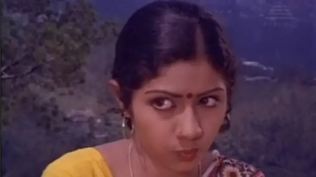 வறுமையின் நிறம் சிவப்பு திரைப்படத்தில் ஸ்ரீதேவி