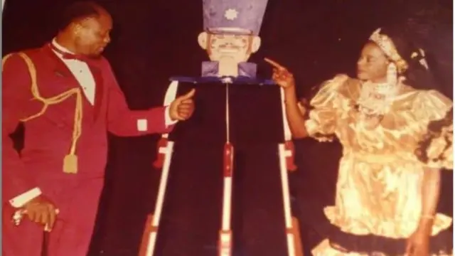 Abiola Peller ati aya rẹ