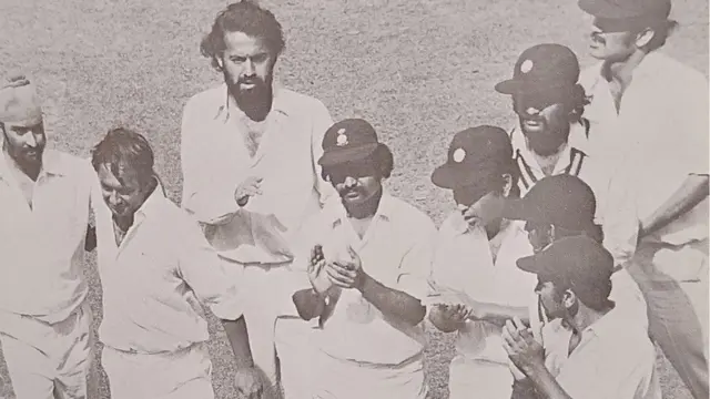 तीनों भारतीय स्पिनर्स के साथ विश्वनाथ