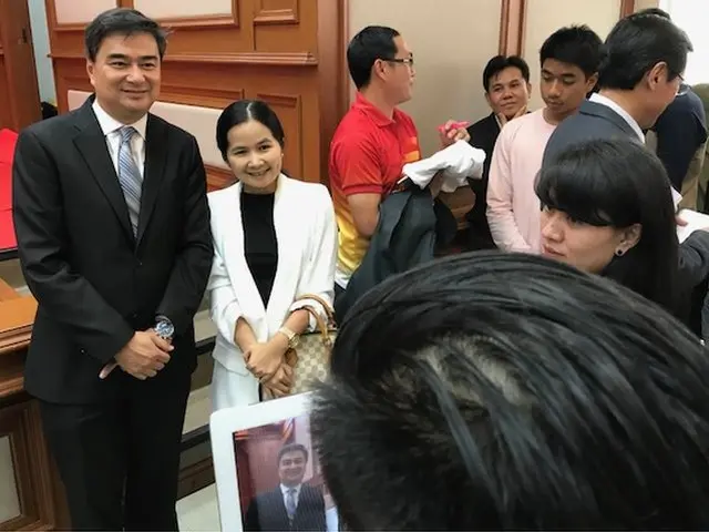 นายอภิสิทธิ์ เวชชาชีวะ