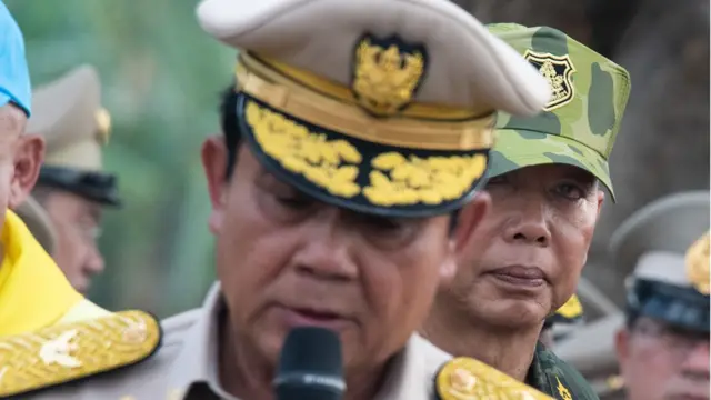 นายกฯ กับ ผบ.