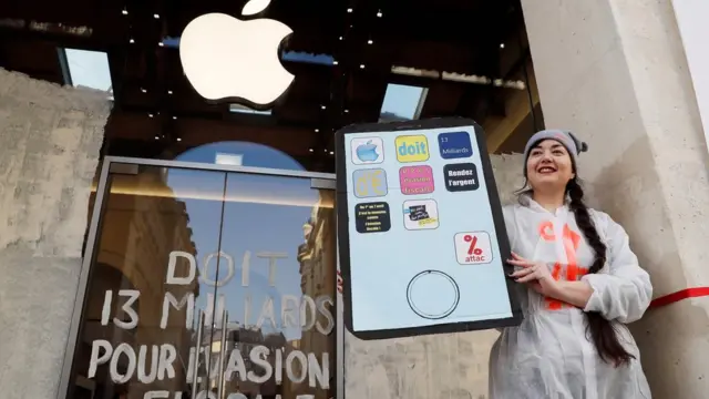 Militante na entrada da Apple,apostas grátis na bf esportesParis