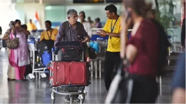 प्रवासी