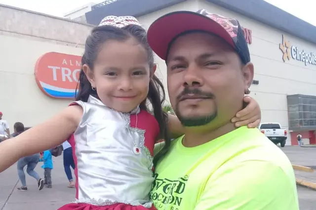 Neptaly con su hija Nataly.