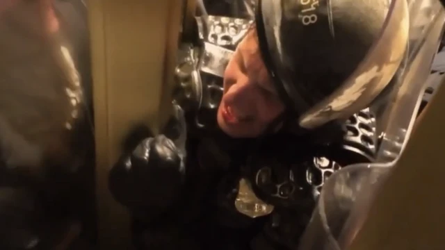 polisi, perusuh, capitol, kongres as