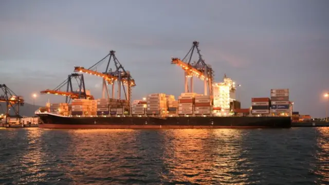 માલસામાન લઈ જતા જહાજની તસવીર