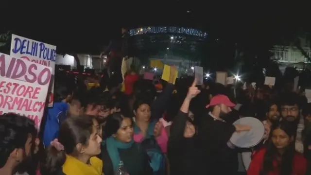 దిల్లీ పోలీస్ హెడ్‌క్వార్టర్స్ ఎదుట విద్యార్థుల నిరసన ప్రదర్శన