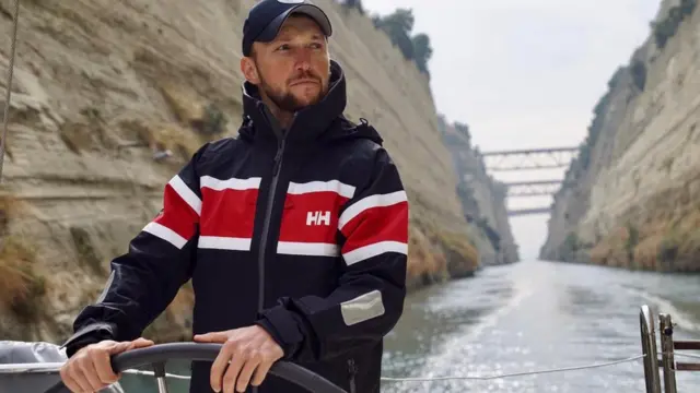 шкипер на яхте