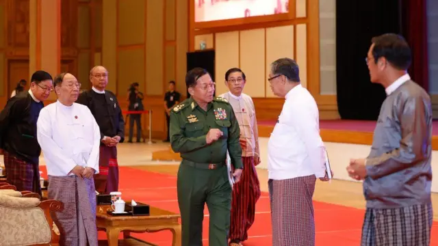 ဂမ်ဘီယာရဲ့တရားစွဲဆိုမှုအပေါ် အစိုးရအဖွဲ့နဲ့ ကာကွယ်ရေးဦးစီးချုပ်တို့ တွေ့ဆုံဆွေးနွေးခဲ့