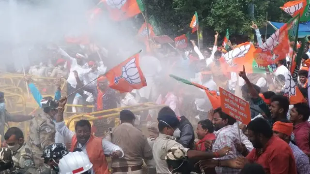 বুধবার বিজেপি বিধানসভা ঘেরাও অভিযানে পুলিশের সঙ্গে ধস্তাধস্তি