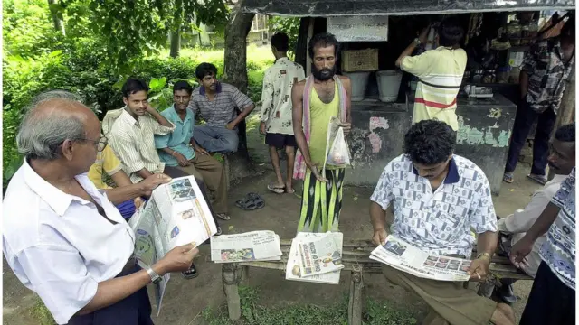 সাম্প্রদায়িক উত্তেজনার খবর চেপে গেলে তা বরং গুজব আরও বেশি ছড়ায় বলে মনে করেন অনেকে