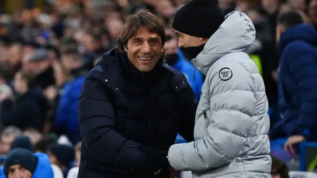 توماس توخل (راست)، سرمربی چلسی و آنتونیو کونته، سرمربی تاتنهام