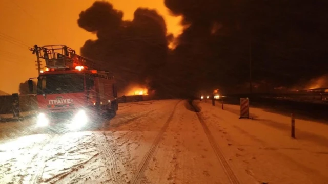 Kahramanmaraş'ın Pazarcık ilçesindeki petrol boru hattında patlama meydana geldi. Boru Hatları İle Petrol Taşıma Anonim Şirketi'nin (BOTAŞ) boru hattında patlamanın ardından çıkan yangın söndürüldü. Henüz patlamanın neden yaşandığı bilinmiyor.