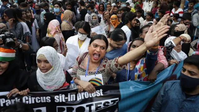 কলকাতায় নাগরিকত্ব আইনের বিরুদ্ধে বহু হিন্দু ও মুসলিম একসাথে আন্দোলন করেছেন