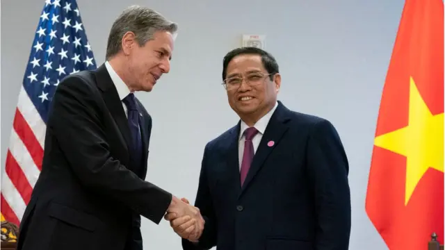 Ngoại trưởng Hoa Kỳ Antony Blinken (trái) và Thủ tướng Việt Nam Phạm Minh Chính trong cuộc gặp song phương tại Washington, DC, ngày 13/5/2022.