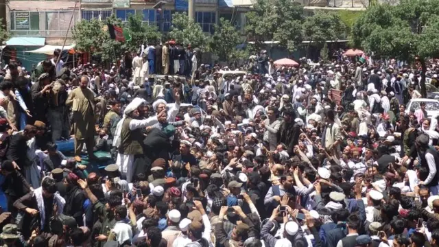 تجمع مردم و طالبان در پکتیا