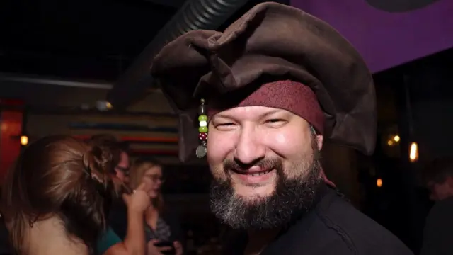 Сторонник Пиратской партии во время подсчета результатов