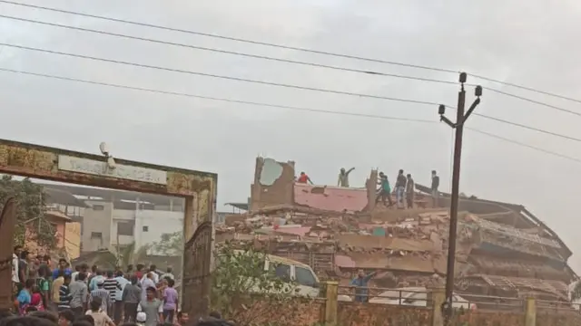 इमारत कोसळली