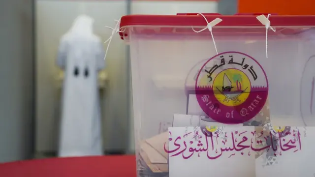 این نخستین انتخابات برای انتخاب تعدادی از اعضای مجلس شورای قطر است