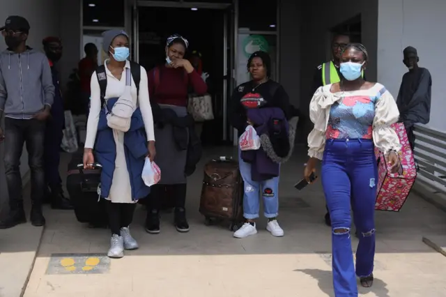 Max Air flight wey Nigeria goment charter carry 450 citizens from Romania.