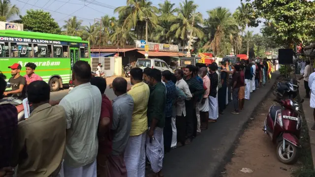 কেরালায় প্রজাতন্ত্র দিবসে মানববন্ধন