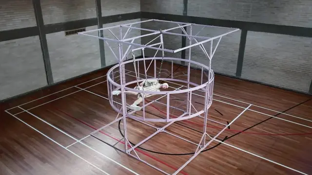 Le film de Lucy McRae, The Institute of Isolation, imagine comment nous pourrions vivre dans des environnements d'un autre monde