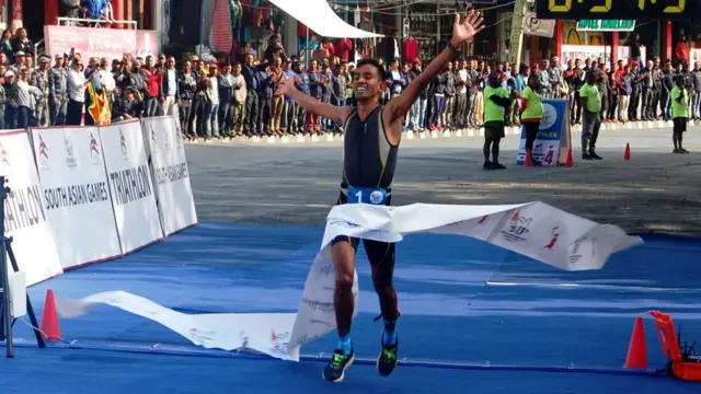 हिमाल टमाटाले ट्रायथलनमा नेपालका लागि दोस्रो स्वर्ण पदक जितेका छन्